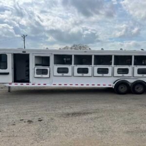 Used 2002 Sundowner 6HSLGN 6 Horse Trailer