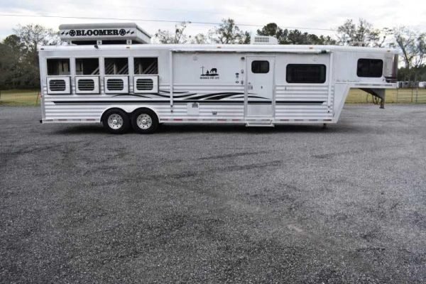 2003-bloomer-8414lq-4-horse-trailer-with-14-short-wall-3.jpg