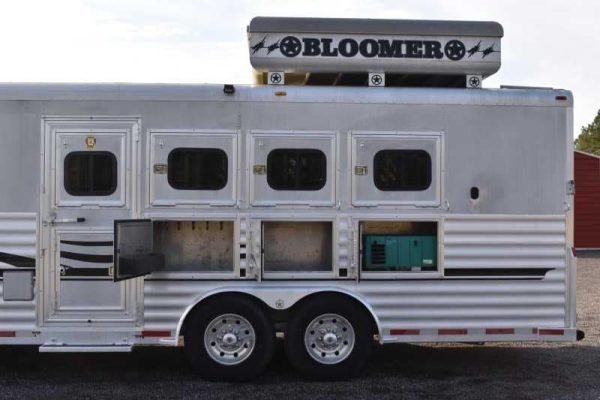 2003-bloomer-8414lq-4-horse-trailer-with-14-short-wall-6.jpg