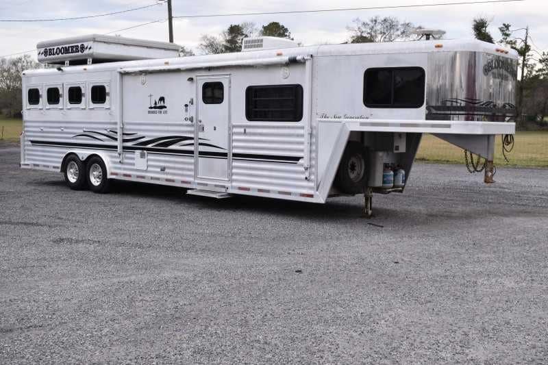 2003-bloomer-8414lq-4-horse-trailer-with-14-short-wall.jpg