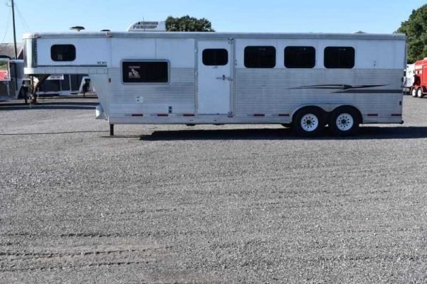 2006-exiss-7407lq-4-horse-trailer-with-7-short-wall-7.jpg