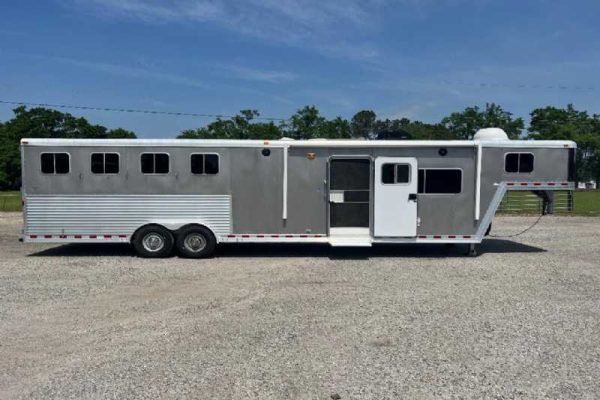 2006-featherlite-8412lq-4-horse-trailer-with-12-short-wall-2.jpg