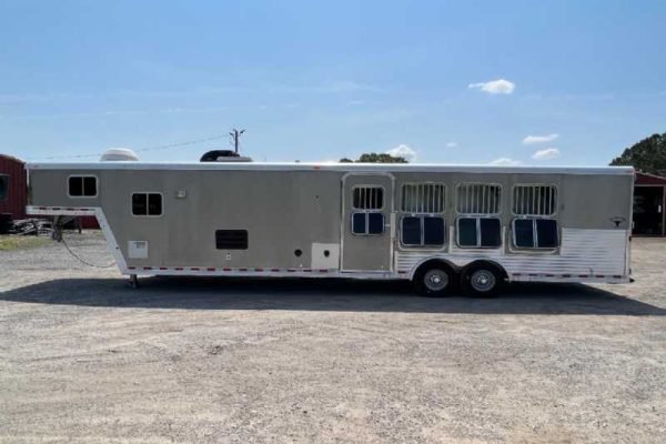 2006-featherlite-8412lq-4-horse-trailer-with-12-short-wall-4.jpg