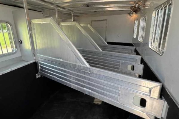 2006-featherlite-8412lq-4-horse-trailer-with-12-short-wall-8.jpg