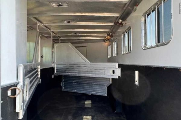 2006-featherlite-8412lq-4-horse-trailer-with-12-short-wall-9.jpg
