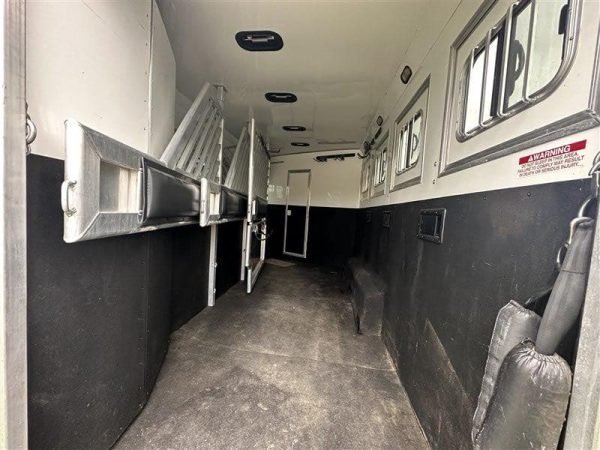 2014-lakota-bighorn-8416-generator-couch-dinette-17-shortwall-4-horse-4.jpg
