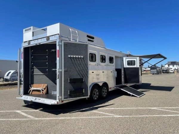 2015-lakota-bighorn-edition-8414-4-horse-trailer-with-living-quarters-1-slide-2.jpeg