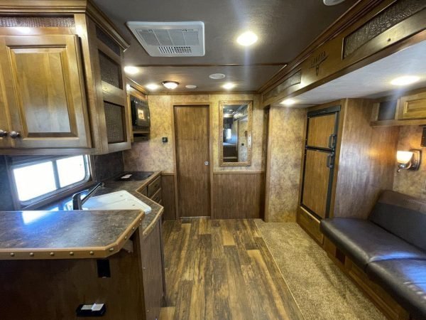 2015-lakota-bighorn-edition-8414-4-horse-trailer-with-living-quarters-1-slide-6.jpg