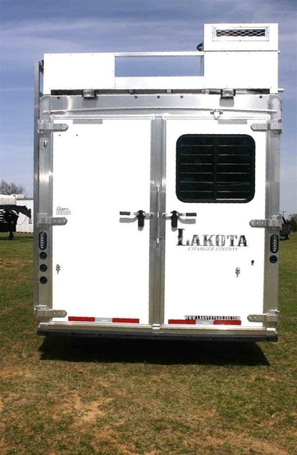2019-lakota-charger-4-horse-lq-with-15-short-wall-4.jpg