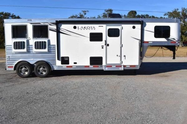 2022-lakota-charger-lq-2-horse-trailer-with-9-short-wall-2.jpg