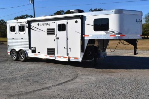 2022-lakota-charger-lq-2-horse-trailer-with-9-short-wall-3.jpg
