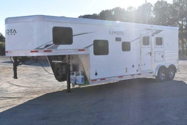 2022-lakota-charger-lq-2-horse-trailer-with-9-short-wall-6.jpg