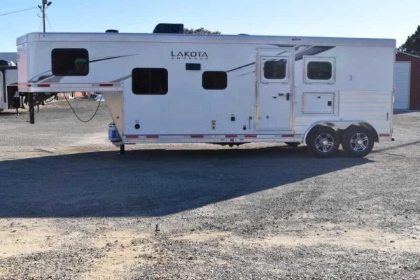 2022-lakota-charger-lq-2-horse-trailer-with-9-short-wall-7.jpg