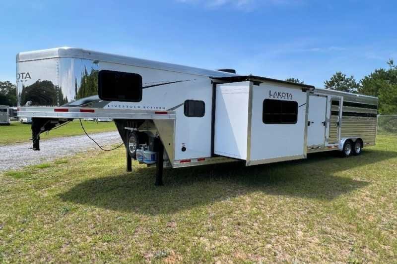 2024-lakota-charger-le81413sr-stock-trailer-with-13-short-wall.jpg