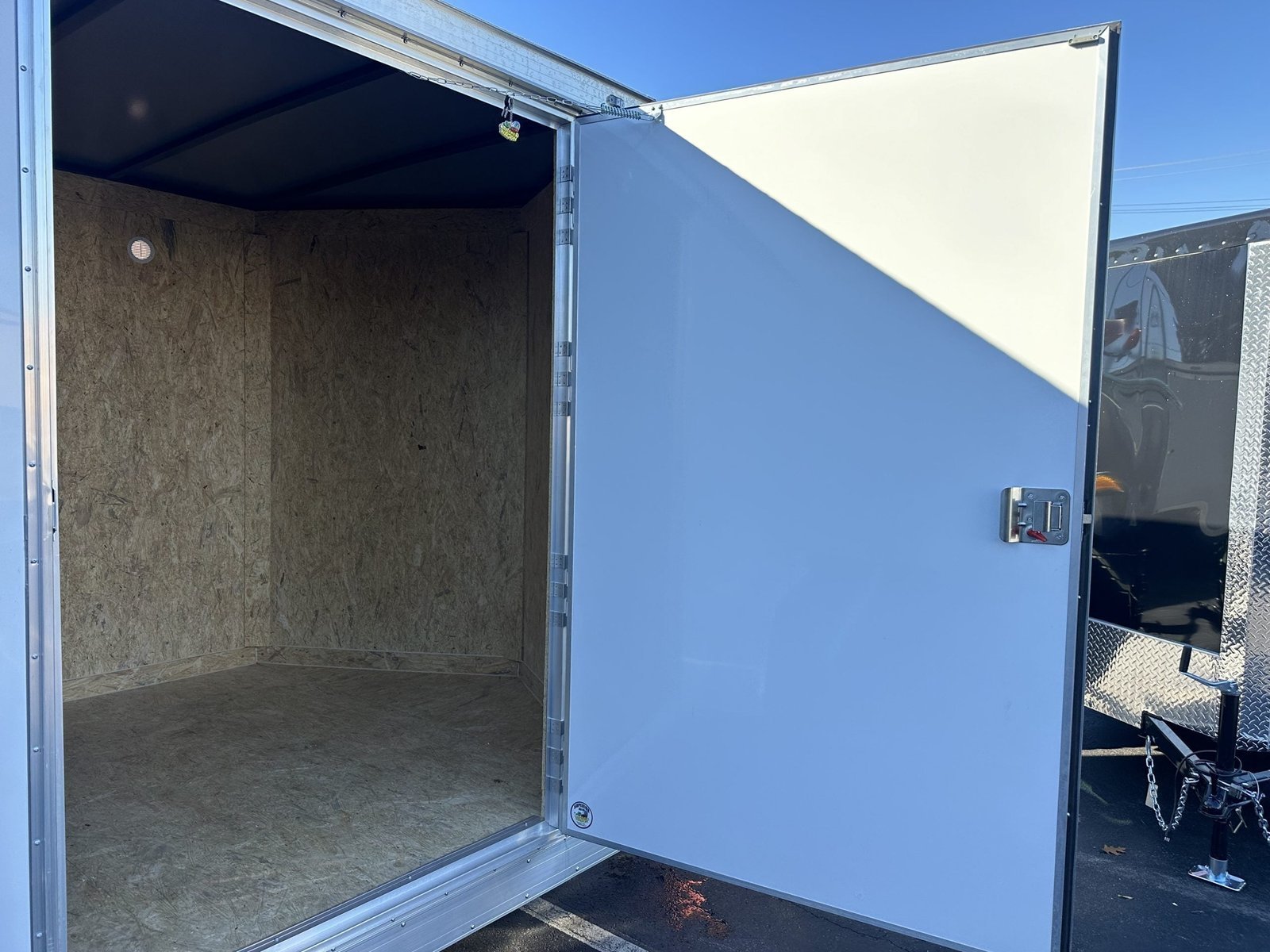 7x16_barn_door_enclosed_cargo_trailer_white-10-scaled-1.jpg