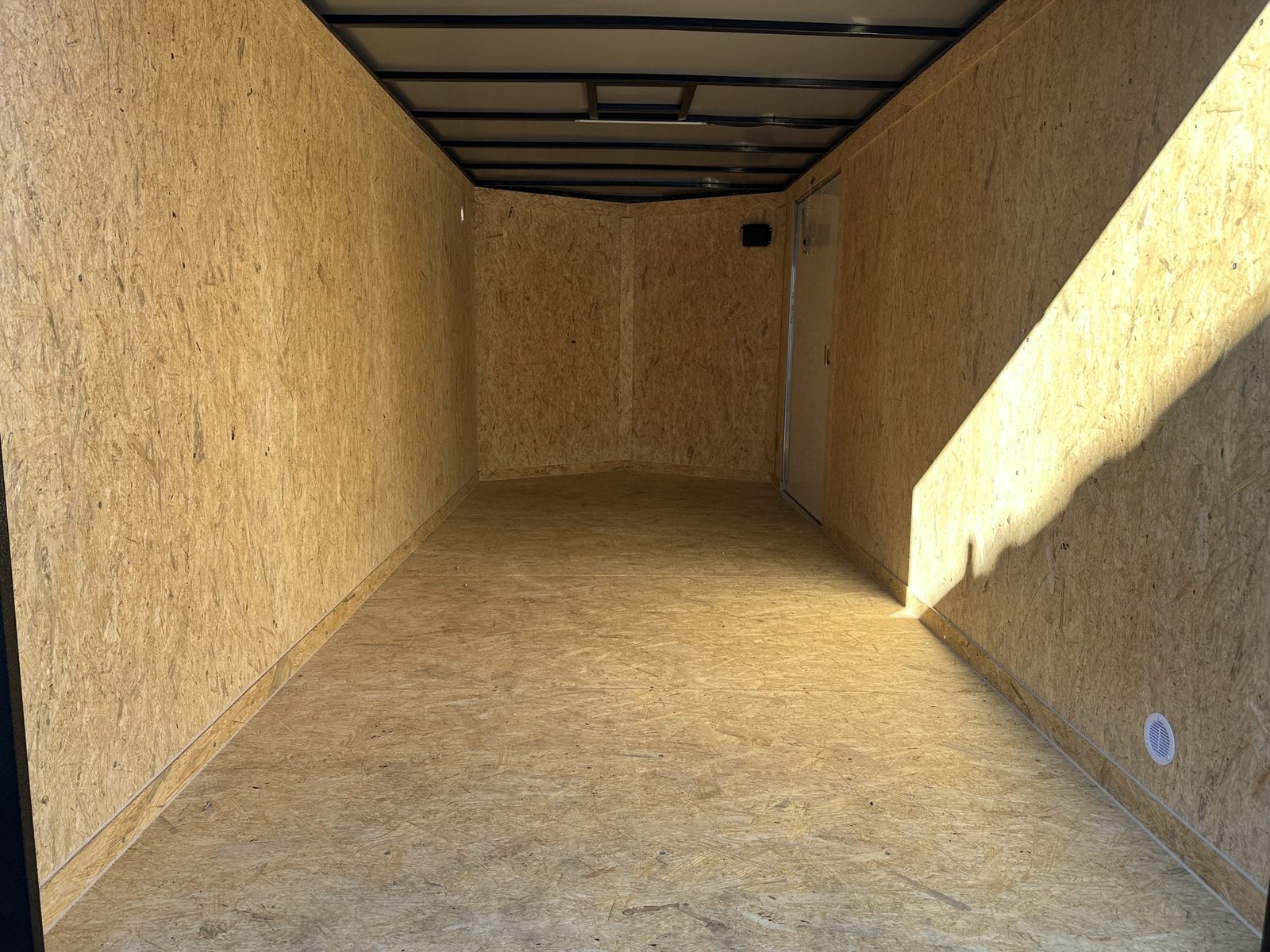 7x16_barn_door_enclosed_cargo_trailer_white-6-scaled-1.jpg