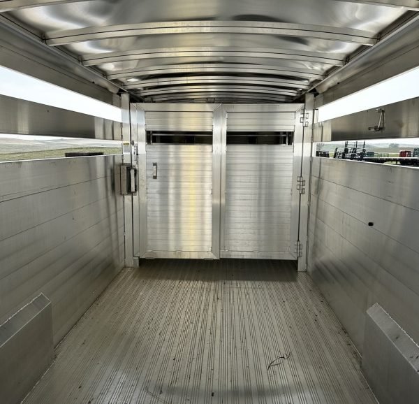 new-2024-hillsboro-24-livestock-trailer-three-compartments-6.jpg