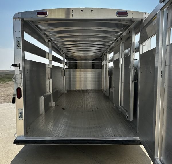 new-2024-hillsboro-24-livestock-trailer-three-compartments-8.jpg