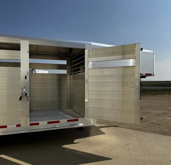 new-2024-hillsboro-24-livestock-trailer-three-compartments-9.jpg