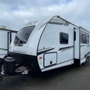 2024-Crossroads-Sunset-Trail-Super-Lite-SS222RB-Travel-Trailer-Stock-K5992-on-sale-at-Poulsbo-RV-2.jpg