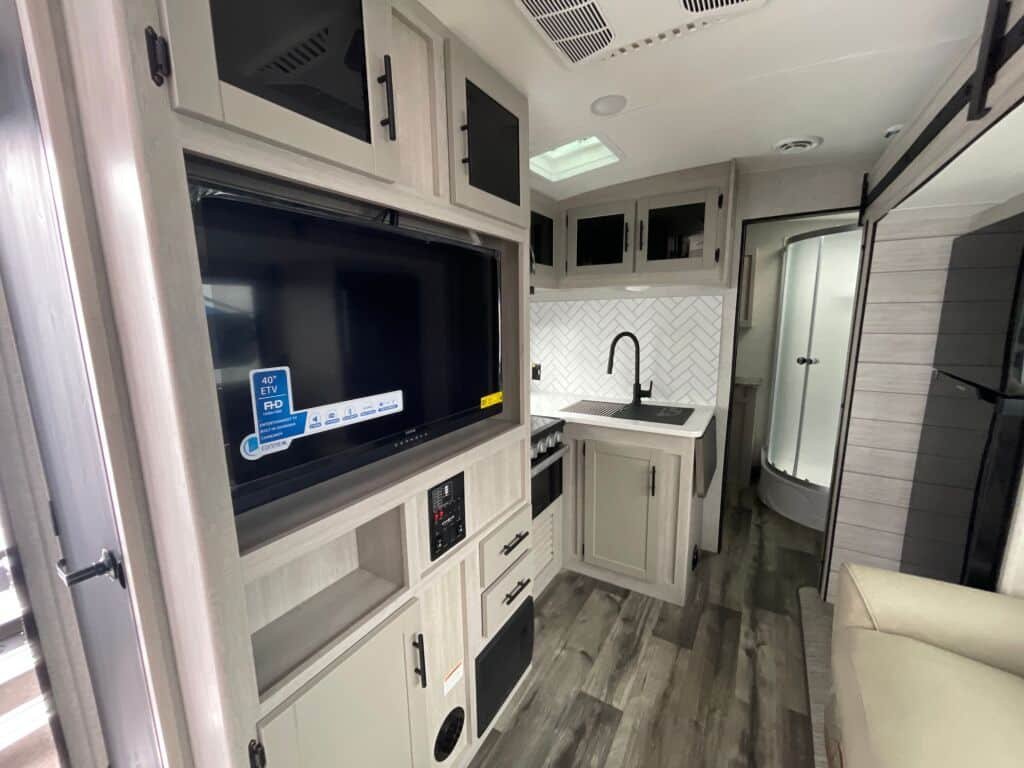 2024-Crossroads-Sunset-Trail-Super-Lite-SS222RB-Travel-Trailer-Stock-K5992-on-sale-at-Poulsbo-RV-6.jpg 2024-Crossroads-Sunset-Trail-Super-Lite-SS222RB-Travel-Trailer-Stock-K5992-on-sale-at-Poulsbo-RV-6.jpg