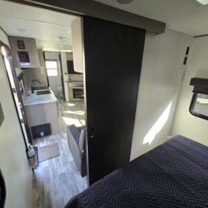 2024-Dutchmen-Kodiak-Ultra-Lite-242RBSL-Travel-Trailer-Stock-K5939-on-sale-at-Poulsbo-RV-14.jpg