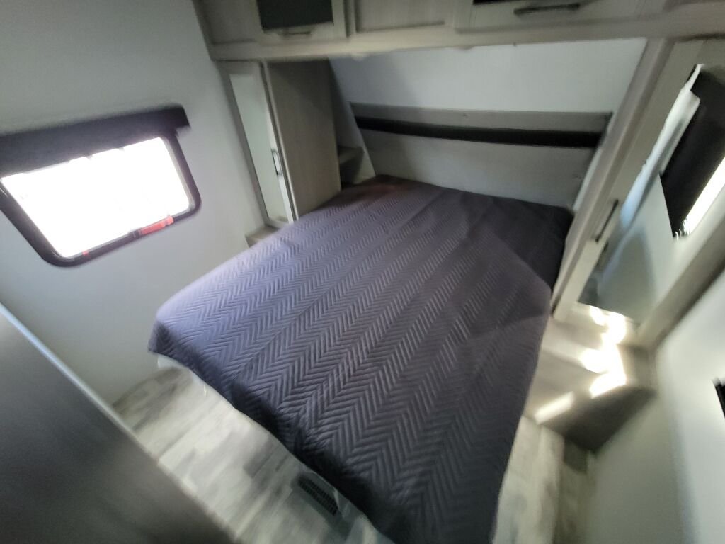 2024-Dutchmen-Kodiak-Ultra-Lite-242RBSL-Travel-Trailer-Stock-M3411-on-sale-at-Poulsbo-RV-12.jpg 2024-Dutchmen-Kodiak-Ultra-Lite-242RBSL-Travel-Trailer-Stock-M3411-on-sale-at-Poulsbo-RV-12.jpg
