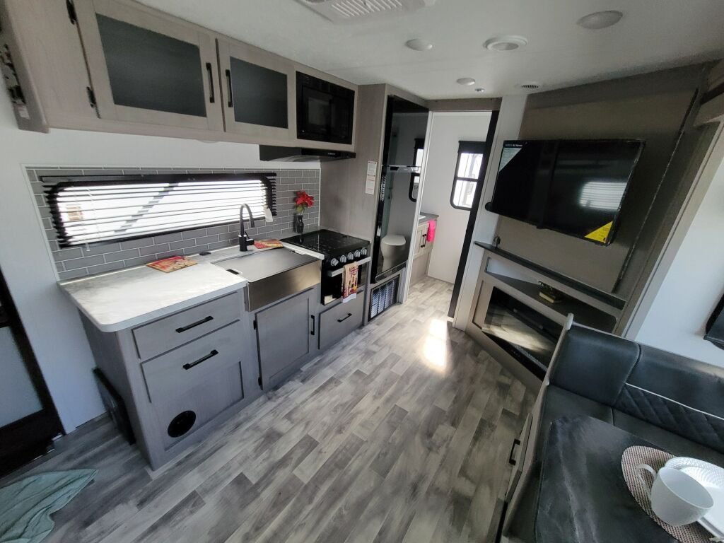 2024-Dutchmen-Kodiak-Ultra-Lite-242RBSL-Travel-Trailer-Stock-M3411-on-sale-at-Poulsbo-RV-5.jpg 2024-Dutchmen-Kodiak-Ultra-Lite-242RBSL-Travel-Trailer-Stock-M3411-on-sale-at-Poulsbo-RV-5.jpg