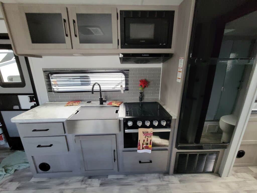 2024-Dutchmen-Kodiak-Ultra-Lite-242RBSL-Travel-Trailer-Stock-M3411-on-sale-at-Poulsbo-RV-8.jpg 2024-Dutchmen-Kodiak-Ultra-Lite-242RBSL-Travel-Trailer-Stock-M3411-on-sale-at-Poulsbo-RV-8.jpg