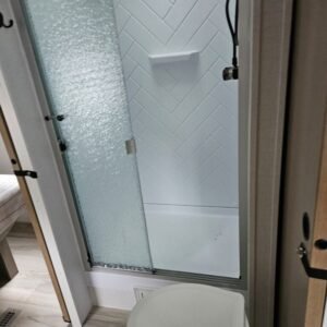2025-Dutchmen-Kodiak-302BHSL-Travel-Trailer-Stock-E5823-on-sale-at-Poulsbo-RV-6.jpg