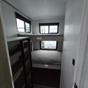 2025-Dutchmen-Kodiak-302BHSL-Travel-Trailer-Stock-K6032-on-sale-at-Poulsbo-RV-6.jpg