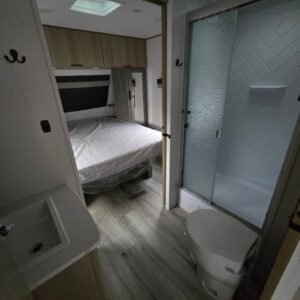 2025-Dutchmen-Kodiak-302BHSL-Travel-Trailer-Stock-K6032-on-sale-at-Poulsbo-RV-8.jpg