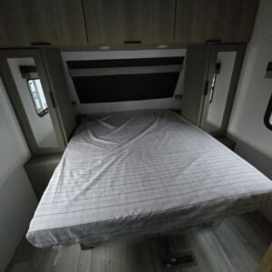 2025-Dutchmen-Kodiak-302BHSL-Travel-Trailer-Stock-K6032-on-sale-at-Poulsbo-RV-9.jpg