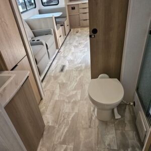 2025-Dutchmen-Kodiak-Ultimate-2921FKDS-Travel-Trailer-Stock-E5795-on-sale-at-Poulsbo-RV-7.jpg