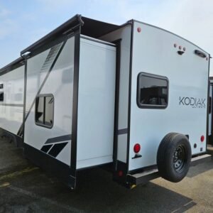 2025-Dutchmen-Kodiak-Ultimate-3321BHSL-Travel-Trailer-Stock-E5796-on-sale-at-Poulsbo-RV-2.jpg
