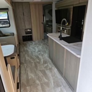 2025-Dutchmen-Kodiak-Ultimate-3321BHSL-Travel-Trailer-Stock-E5796-on-sale-at-Poulsbo-RV-6.jpg