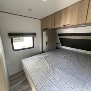2025-Dutchmen-Kodiak-Ultra-Lite-242RBSL-Travel-Trailer-Stock-S672-on-sale-at-Poulsbo-RV-10.jpg