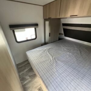 2025-Dutchmen-Kodiak-Ultra-Lite-242RBSL-Travel-Trailer-Stock-S672-on-sale-at-Poulsbo-RV-11.jpg