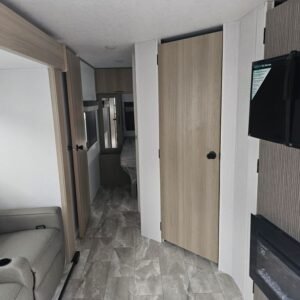 2025-Dutchmen-Kodiak-Ultra-Lite-257RKSL-Travel-Trailer-Stock-S673-on-sale-at-Poulsbo-RV-12.jpg